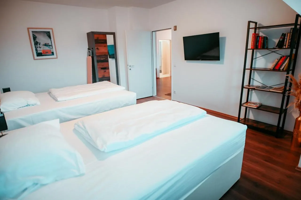 Vienna Shopping Center 14 Apartment 0*,